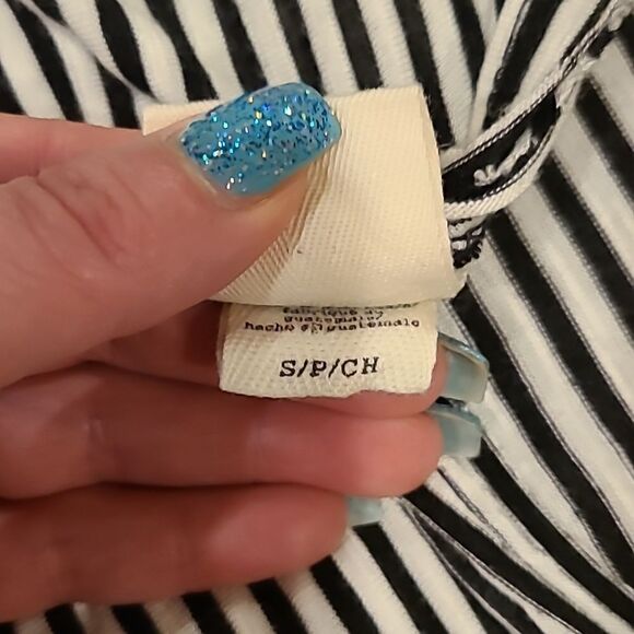 Billabong white and black stripped oversized tshirt with drapped back size small - Picture 8 of 8